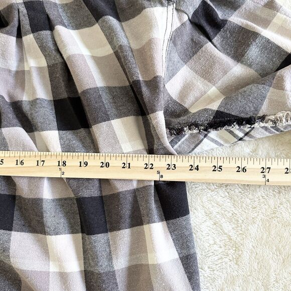 Free People Plaid Shirt Size Medium Black Tan White Crop Snap Front Shacket - Picture 8 of 11